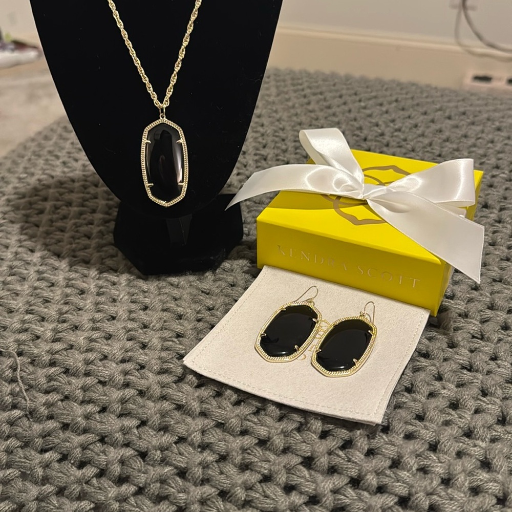 Kendra Scott Danielle Black Opaque and Gold Jewelry Set